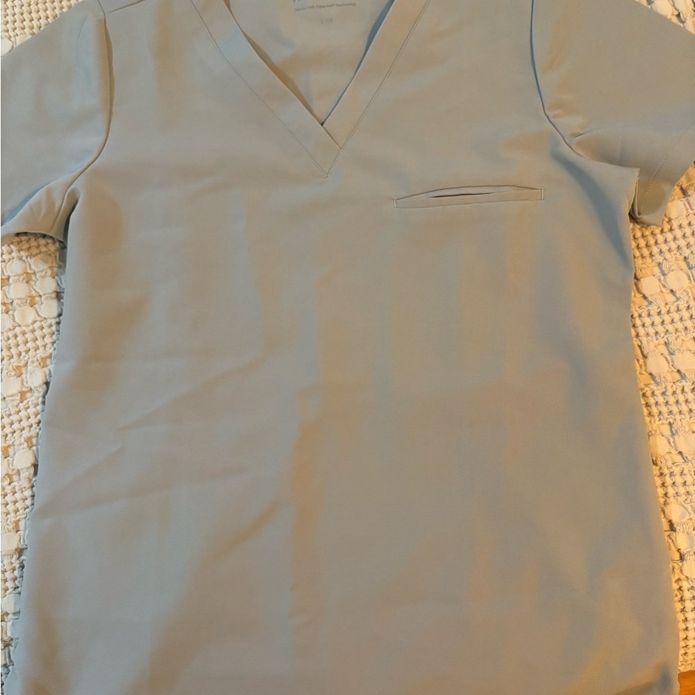 Women's Light Blue V-Neck Short Sleeve Top